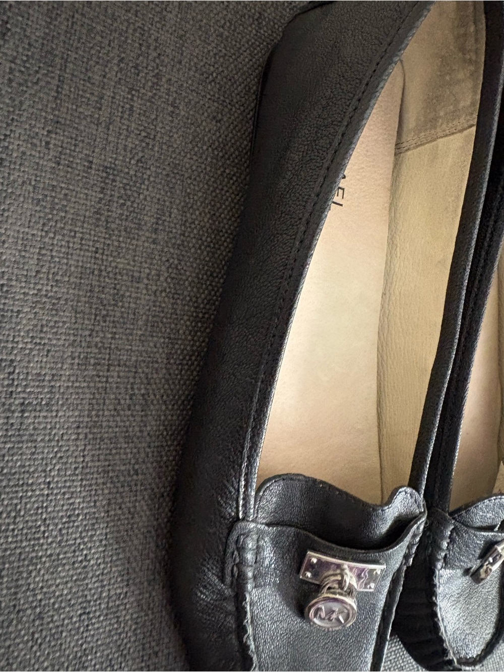 Michael Kors Black Leather Slip On Loafers Size 9.5 Pre Owned - Picture 2 of 9